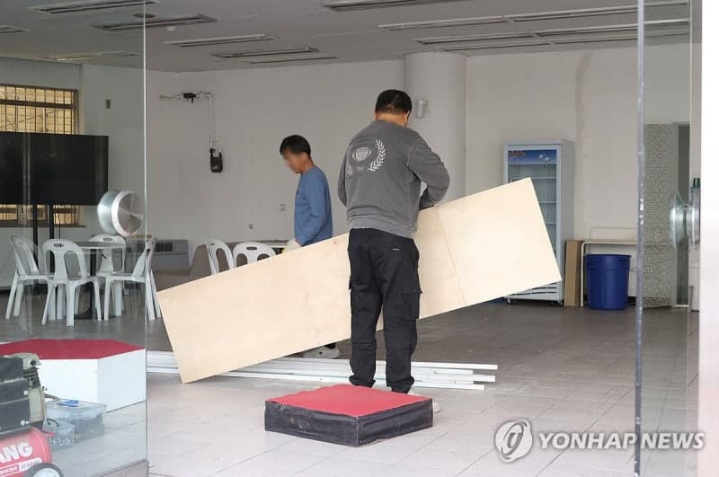 김부겸 '대구시장 출마'…공사 중인 선거사무소