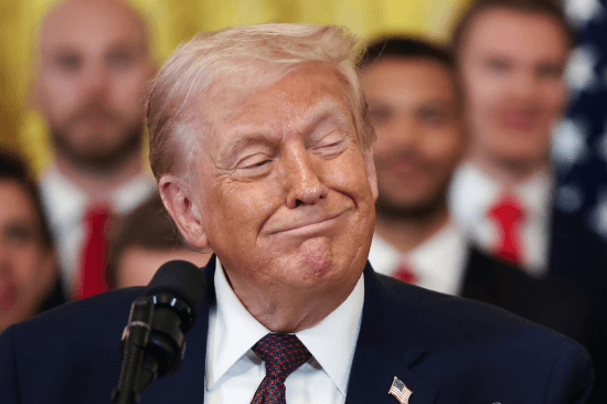 "트럼프, 호르무즈 해협 '트럼프 해협'으로 개명 검토"