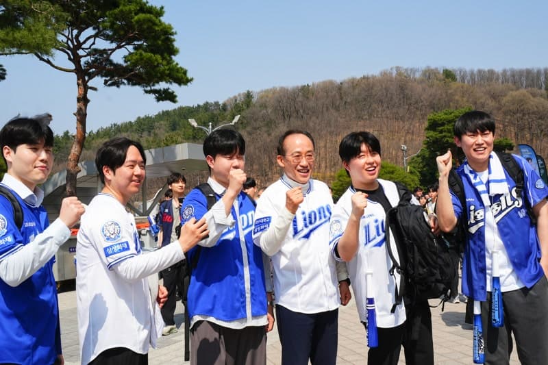추경호, 삼성라이온즈파크서 팬들과 소통 "스포츠로 대구 경제 살린다"