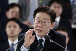 이 대통령 "오늘 결혼기념일"…제주 신혼여행 11일간 재판도 미루고 즐겨