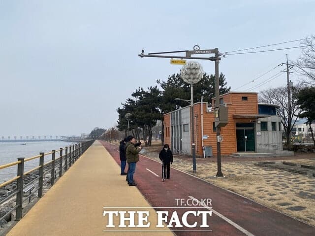 군산시, 내흥동 해안 산책로에 '스마트 안전벨트' 조성
