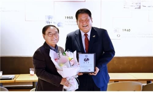 태백시, 2029년 도민체전 유치 도전…강원도체육회장에 감사패 전달