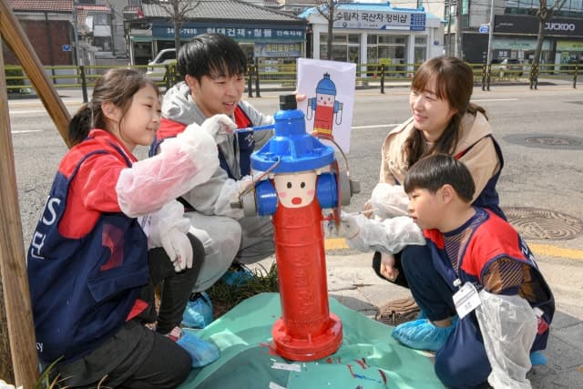 현대모비스, 임직원과 소화전 도색 봉사활동…“올해 누적 1000개 돌파”