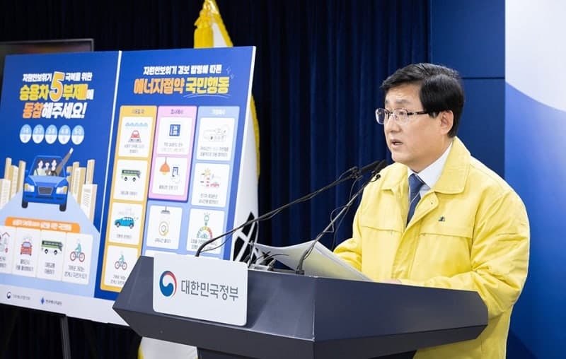 기후장관 "종량제 봉투 충분, 가격 인상 없다…최악 시 일반 봉투 사용 허용"