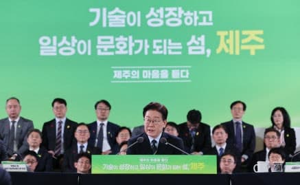 李대통령 "주소만 옮겨놓고 혜택만…기업 지방이전 '꼼수' 비판"