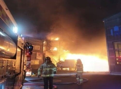 경기 광주 유통공장 화재, 5개동 전소 2시간 반 만에 초진