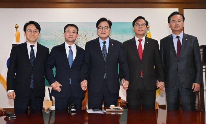 여야, '25조 추경' 처리 놓고 정면충돌…민주 "4월 9일" vs 국힘 "대정부질문 먼저"