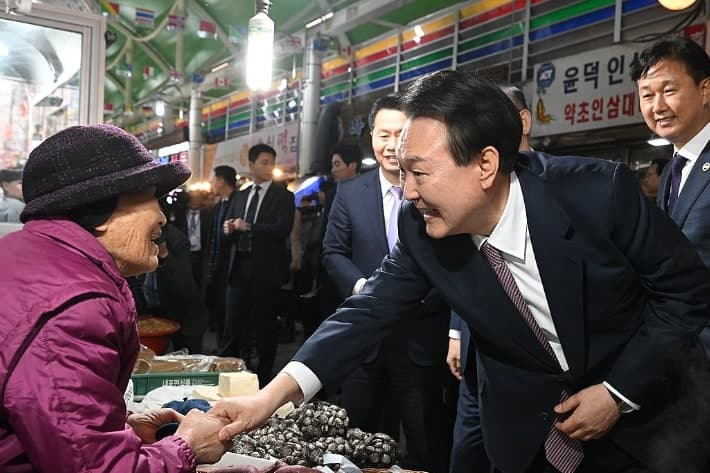 한국 '상대적 빈곤율' 15.3%로 반등…"100명 중 15명은 빈곤선 이하"