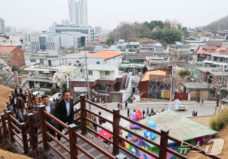 충북도, 50년 만에 '당산생각길' 개방…전망 쉼터 조성