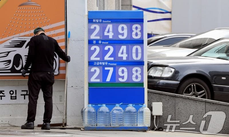 정부, 하루 만에 214원 올린 주유소 긴급 점검…"시장 교란행위 엄정 대응"