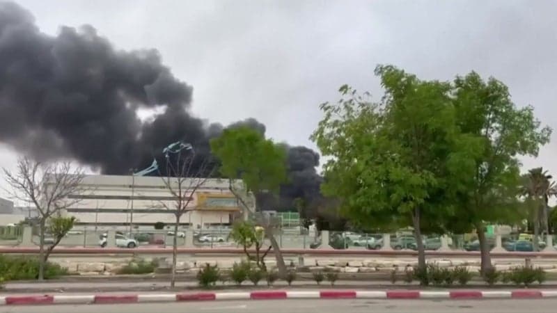 이란 미사일 공격에 이스라엘 공업지대 화학공장 큰불 "살충제 유출"