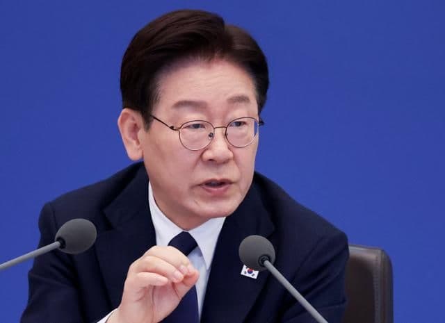 李 대통령 "쓰레기봉투 가격 안 올라…가짜뉴스 엄정 조치"