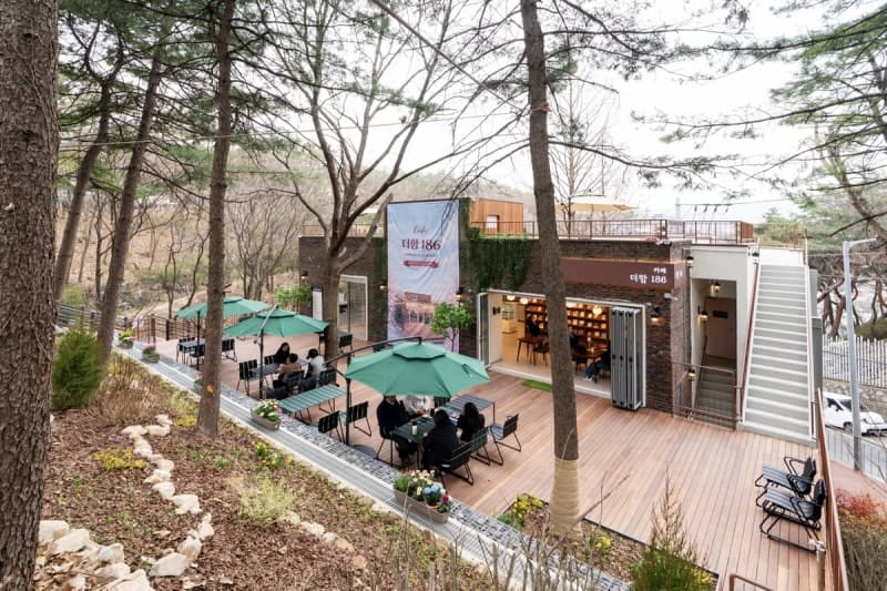 성북구, 낙산공원 아래 폐경로당 '행복더함' 카페·공방 새단장