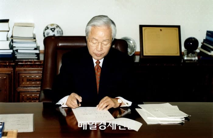 김영삼, 삼풍 참사 다음날 "공업화 과정서 불가피…언론이 과장보도"