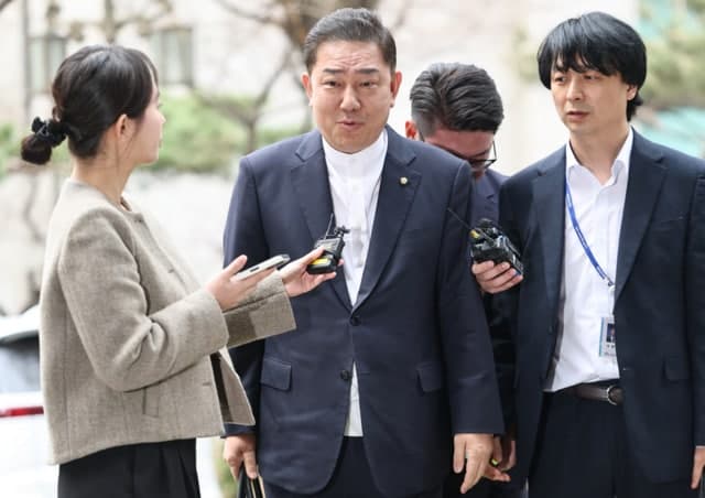 김병기, '13가지 의혹' 20일 만에 4차 경찰 출석…"무혐의 입증할 것"