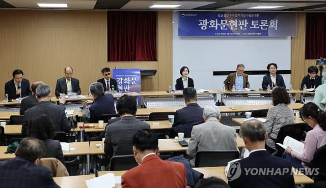 광화문 한글 현판 놓고 갑론을박..."국가 정체성 확립" vs "복원 일관성 유지"