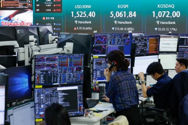 코스피, 종전 협상 불확실에 장중 최저치로 떨어져…삼전·SK하닉 '급락'