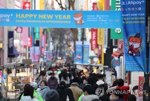 "방한 이력 있으면 5년 복수비자" 정부, 중국인 비자발급 완화로 유커 돌아와라