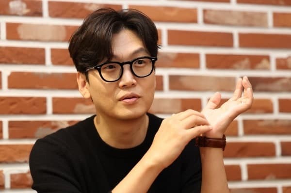 '성폭력 전과 의혹' 황석희, 소통 중단…SNS 사실상 폐쇄