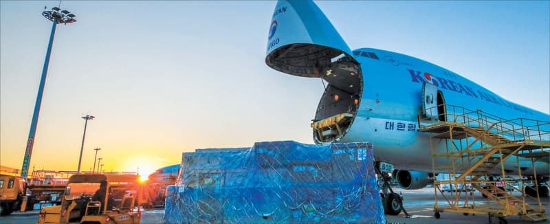 "항공권 오늘 끊으세요" 내일부터 유류할증료 최대 3배 올라…5월엔 더 오른다