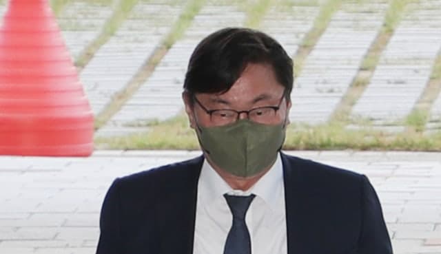 이화영 '술파티 위증' 재판, 검사실 입회 변호사 증인 채택 두고 공방 격화