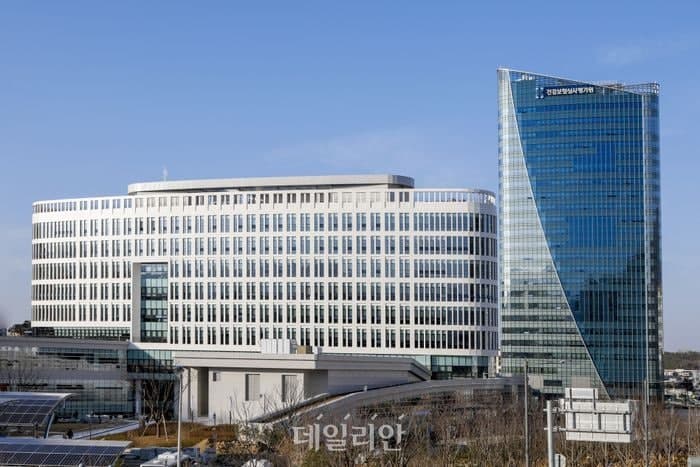 "개인폰으로 송금 요구 안해요" 심평원, 직원 사칭 사기 주의 당부