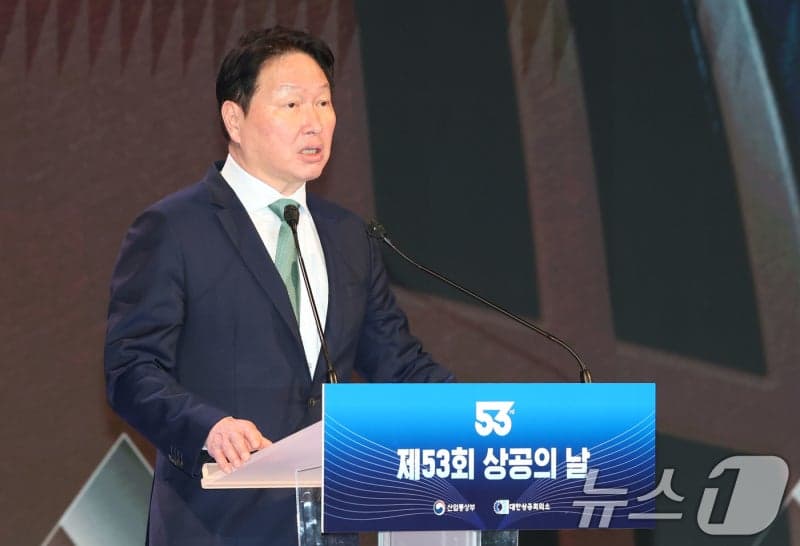 최태원 "AI 전환 올라타면 한국 경제 재도약할 것…도전 이어가야"