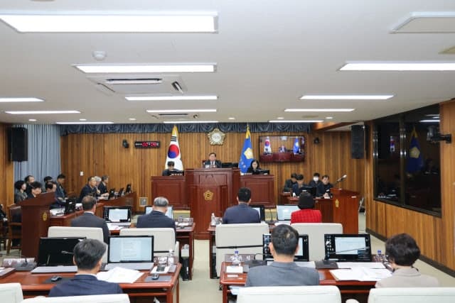 울진 관광시설 재계약 관련 금품 수수 의혹, 군의원 등 4명 구속영장