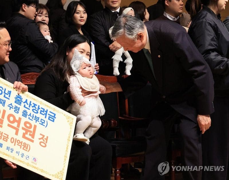 부영 이중근 회장 "입사 다음날 출산해도 1억, 퇴사해도 반환 없다"