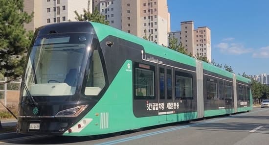 대전, 국내 첫 '3칸 굴절차량' 일반도로 시운전 돌입…하반기 운영