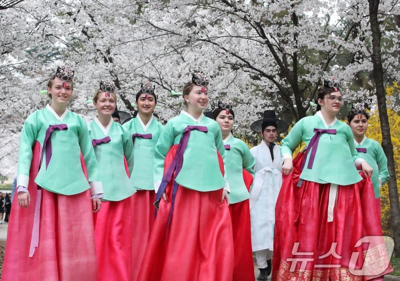 한낮 21도 완연한 봄, 미세먼지 다시 유입…수도권·충청·호남 '영향권'