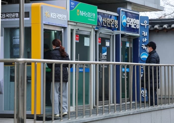5대 은행 가계대출 두 달 만에 감소 전환…신용대출은 증가