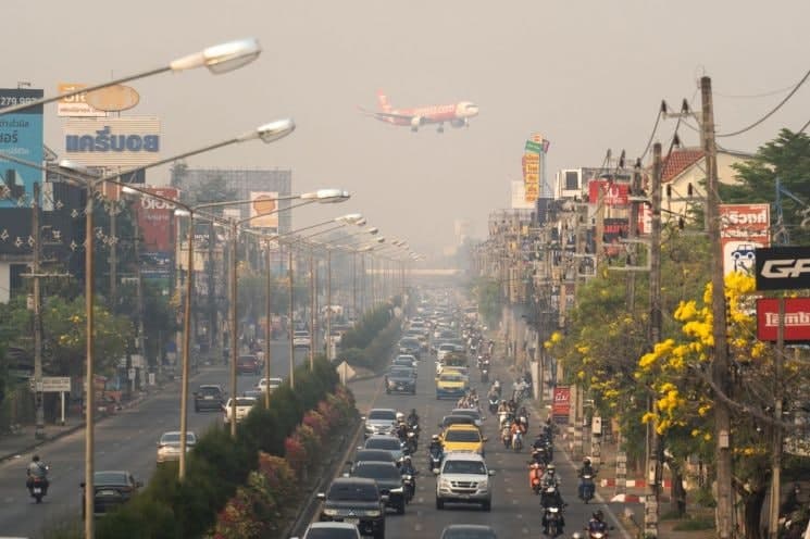 "숨만 쉬어도 코피" 최악의 대기오염 맞은 '관광 성지' 치앙마이