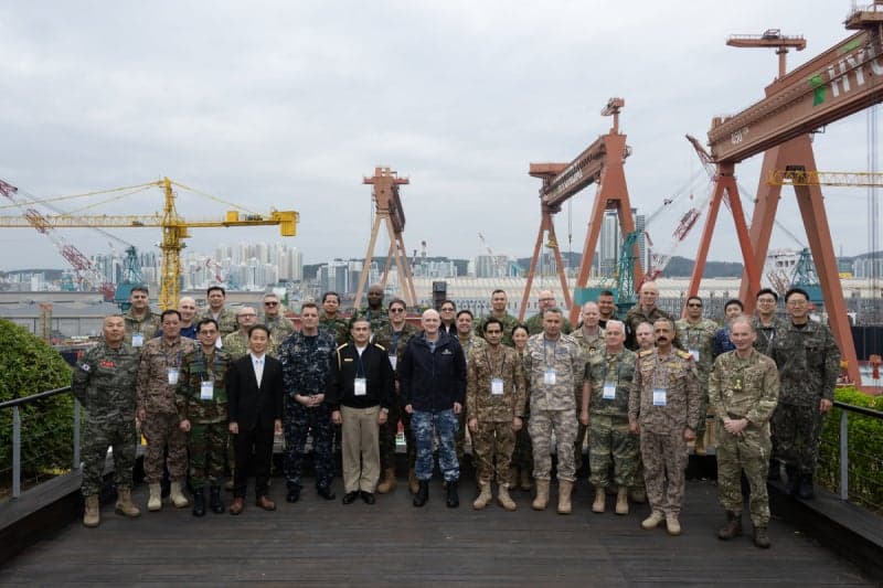 HD현대중공업, 25개국 무관단 초청 "K-함정 기술력 확인"