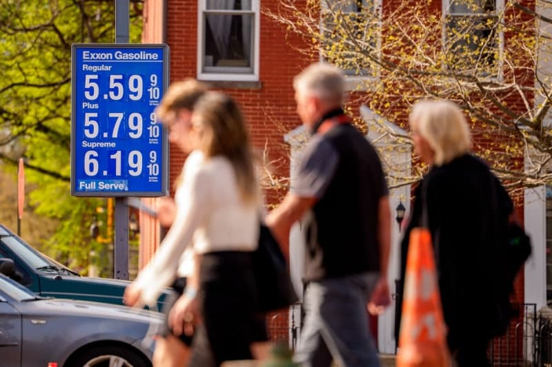 미 휘발윳값 '심리적 저항선' 갤런당 4달러 돌파…2022년 8월 이후 최고