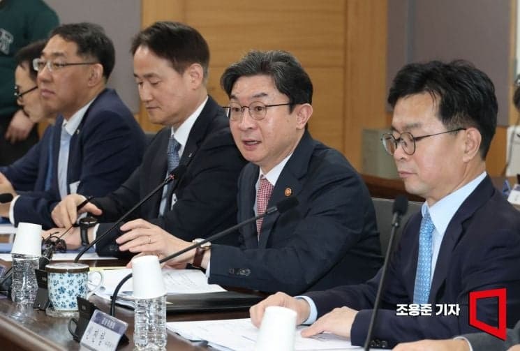 "예상보다 강력 규제" 대출 문턱 높이는 은행들, '대출절벽' 심화