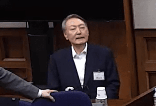 윤석열 전 대통령, 8개월간 영치금 12억 논란