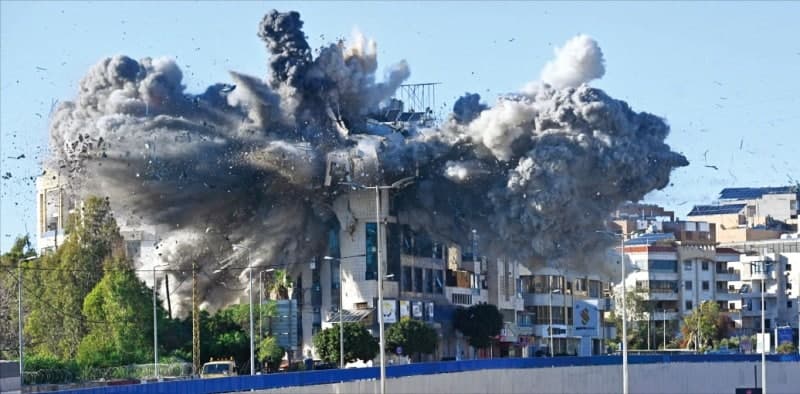 이란, 호르무즈 통행료 공식화… 美국무 "절대 수용 못해"