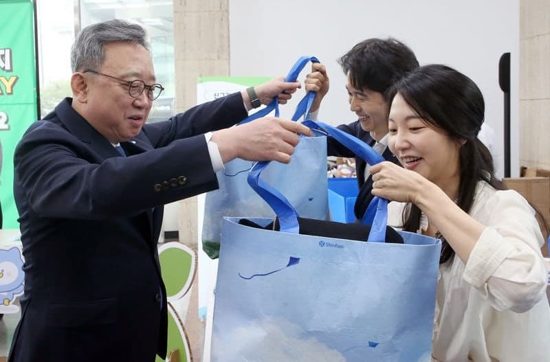 신한금융 "에너지에 진심" 3주년, 탄소중립 실천 강화 및 차량 5부제·의류기부