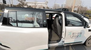 中 우한서 바이두 로보택시 100여대 '집단멈춤'…도로서 승객고립