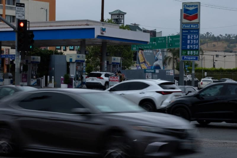 미 휘발윳값 '심리적 저항선' 갤런당 4달러 돌파…2022년 우크라전쟁 이후 처음