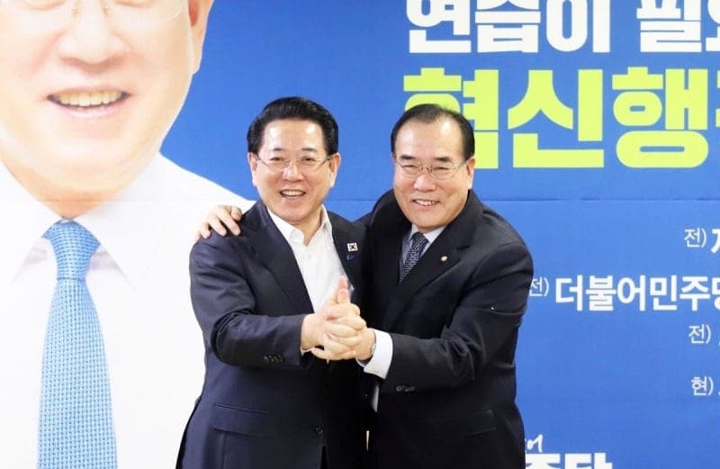 이개호 의원, 김영록 캠프 찾아 "힘내라" 응원…"잘 되길 바란다"