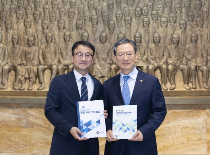 정성호 법무장관, 민주당 지도부 예방…'7대 민생·안전 법안' 통과 요청