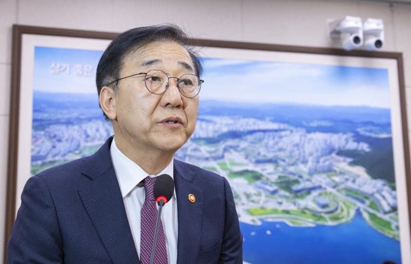 김윤덕 "전·월세난 심각"…상가→주택 전환 등 공급 확대 추진