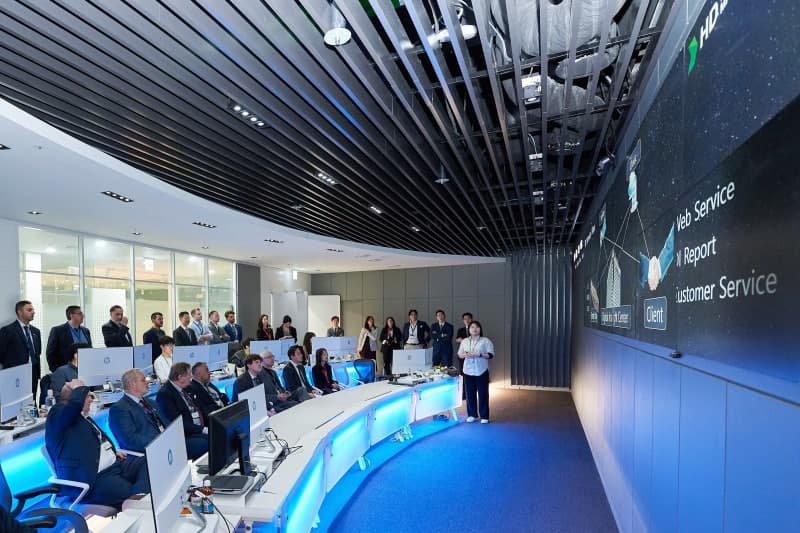 HD현대 R&D 역량 확인한 캐나다 사절단 "넘버 원 쉽 빌더 위상 느꼈다"