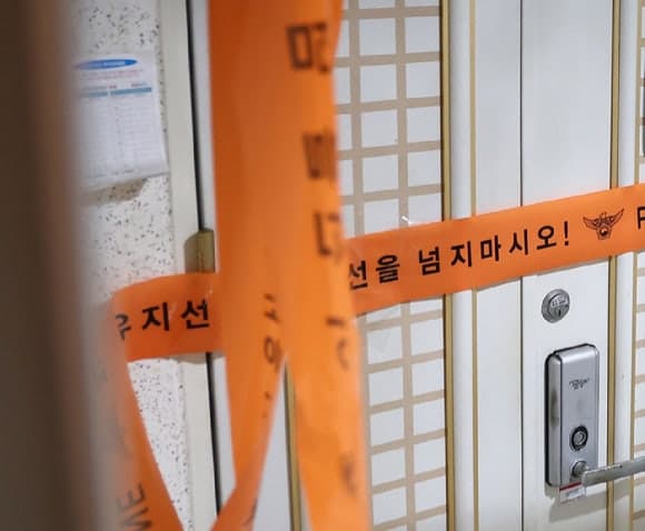 "이상한 냄새" 신고에 김포 주택서 부패한 50대 시신 발견, 부검 의뢰