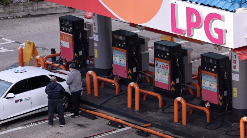 'LPG 마저'…SK가스·E1, 두 달 연속 50원 인상…택시·식당 '비상'