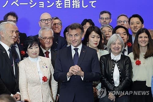 마크롱 "유럽은 느려도 예측 가능"…日서 트럼프 우회 비판