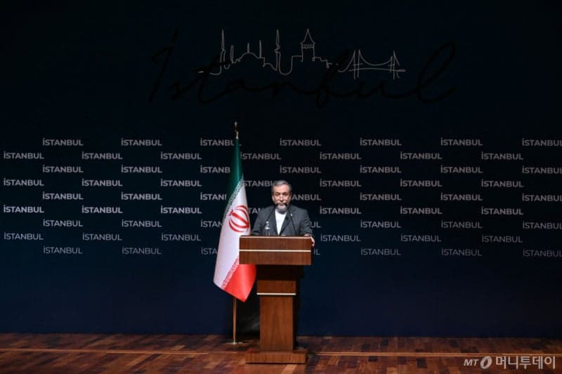 이란 외무 "美 특사와 직접 메시지 교환"…물밑 대화 인정