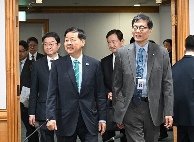 WGBI 편입 효과, 외국인 사흘간 4조4천억원 국채 순매수 "채권·외환시장 안정"